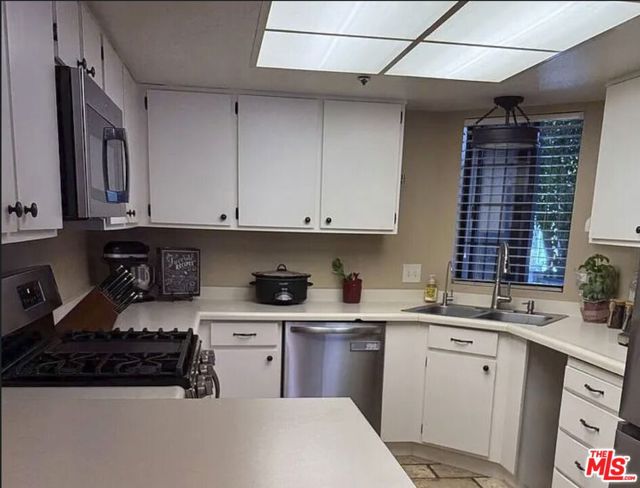 2220 Exposition Drive, San Luis Obispo CA: https://media.crmls.org/mediaz/54dc960b-75d5-4b71-b8e1-f52aedd00ea1.jpg
