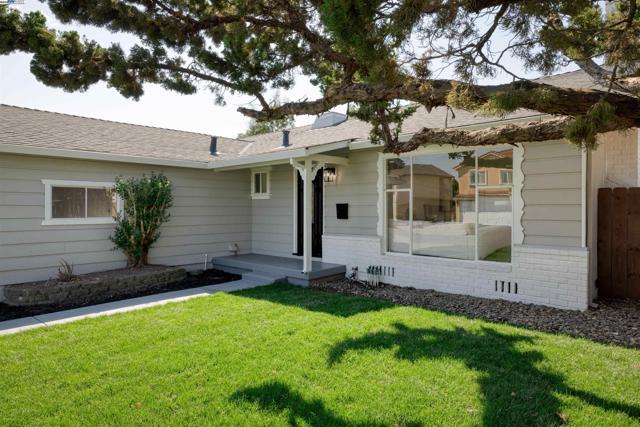 4152 Converse St, Fremont CA: https://media.crmls.org/mediaz/54dcab2b-88cb-4223-aab1-a8de8452adda.jpg