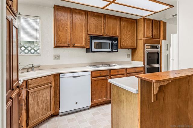 628 Via Santa Paulo, Vista CA: https://media.crmls.org/mediaz/54dd45aa-97a9-43b4-8531-22d9ed42e08b.jpg