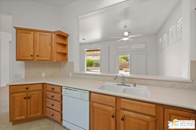 78797 Falsetto Drive, Palm Desert CA: https://media.crmls.org/mediaz/54dd8221-18e8-4a2f-9263-2be7e63aa03b.jpg