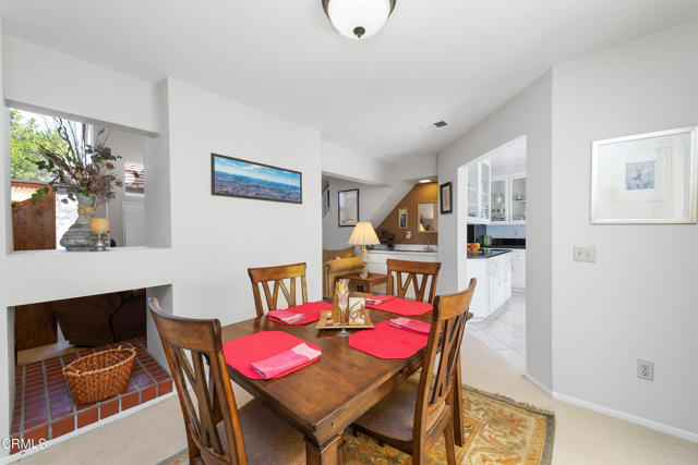 1404 Calle Lozano, Camarillo CA: https://media.crmls.org/mediaz/54dde0da-9e07-4e57-bd80-f0b07a4be1ac.jpg