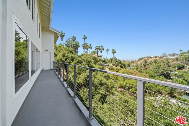 16755 Encino Hills Drive, Encino CA: https://media.crmls.org/mediaz/54de7bd0-ab83-408e-8d30-a1e684b048b2.jpg