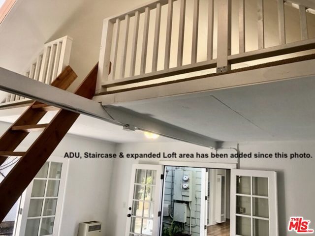 421 Grand Boulevard, Venice CA: https://media.crmls.org/mediaz/54de8cb7-a319-46fb-84b7-e63e07d8f261.jpg