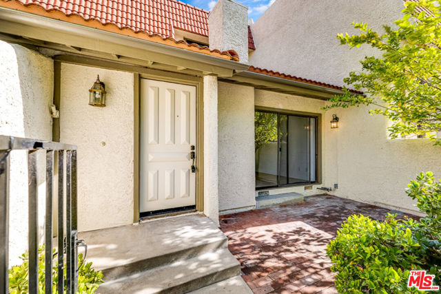22323 ERWIN Street photo 2