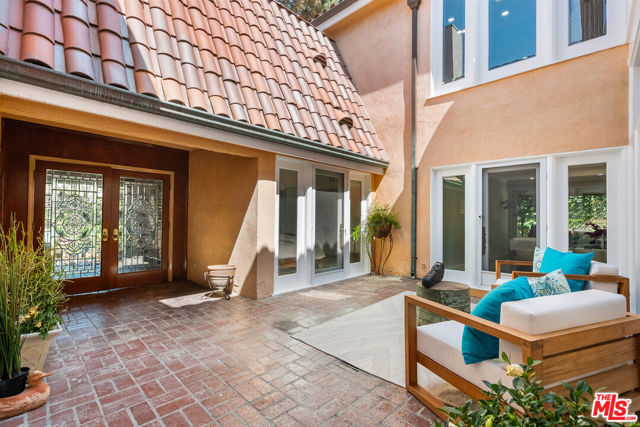 2103 N Hobart Boulevard, Los Angeles CA: https://media.crmls.org/mediaz/54df43d9-d00c-474f-9330-5755068a07a4.jpg