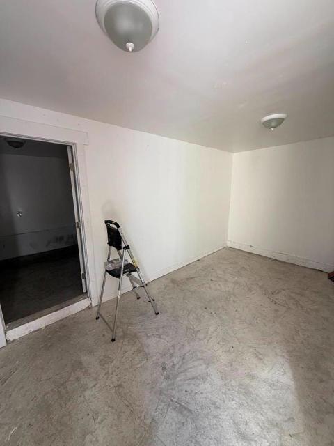 1049 55th Street, Emeryville CA: https://media.crmls.org/mediaz/54dfdc59-70dc-46b4-9d37-9668774c5cf0.jpg
