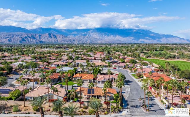 38610 Desert Mirage Drive, Palm Desert CA: https://media.crmls.org/mediaz/54e014a2-f910-4afa-9bcd-d957bd211622.jpg