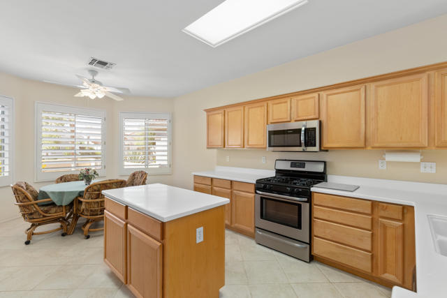 78664 Platinum Drive, Palm Desert CA: https://media.crmls.org/mediaz/54e0f3e2-f31f-43b5-9fde-66f212ae95dc.jpg