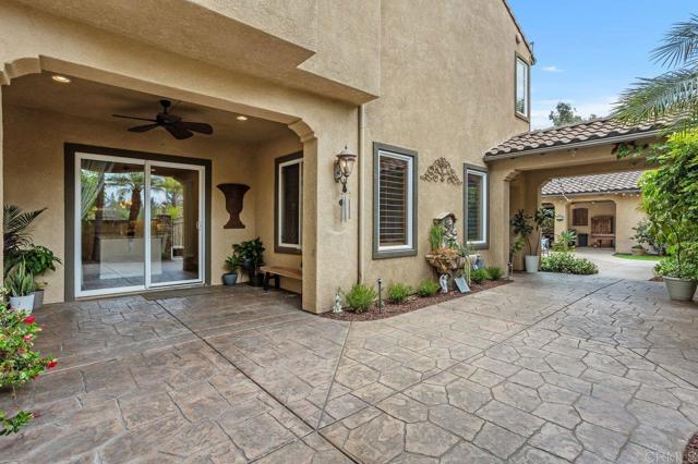 648 California Oak Drive, Vista CA: https://media.crmls.org/mediaz/54e1045b-90d4-42ef-95ae-77c883dc378e.jpg