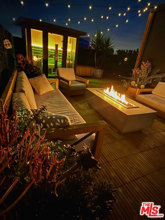 2515 Lincoln Boulevard, Venice CA: https://media.crmls.org/mediaz/54e16728-8648-460c-8d7e-511abe9ab965.jpg