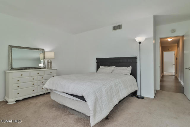 168 E Gainsborough Road, Thousand Oaks CA: https://media.crmls.org/mediaz/54e19b94-7851-46d6-b625-c59beb7292f1.jpg