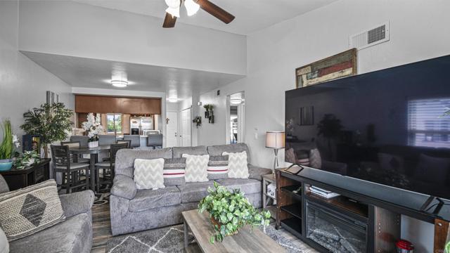 Detail Gallery Image 4 of 31 For 1677 Melrose Ave #H,  Chula Vista,  CA 91911 - 2 Beds | 2 Baths