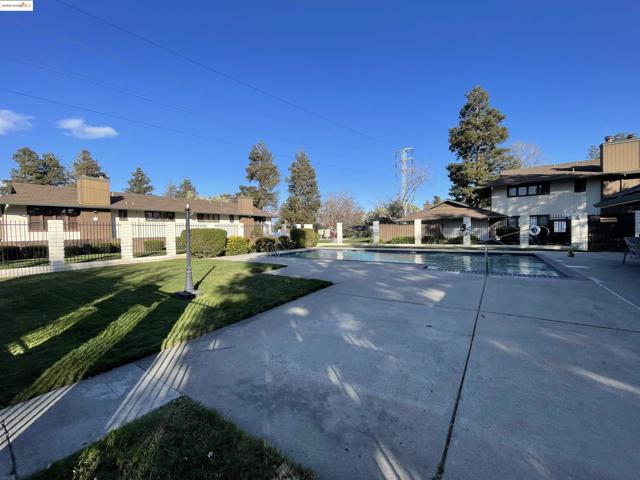 2416 Shadow Ln, Antioch CA: https://media.crmls.org/mediaz/54e25cf8-ba91-4719-abf5-4c4b72f37f88.jpg