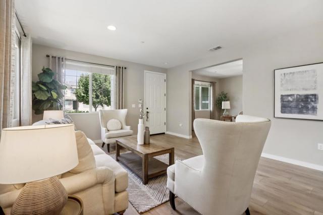 812 Geronimo Street, Gilroy CA: https://media.crmls.org/mediaz/54e2ea12-8b18-4476-8f25-45f01101d62d.jpg