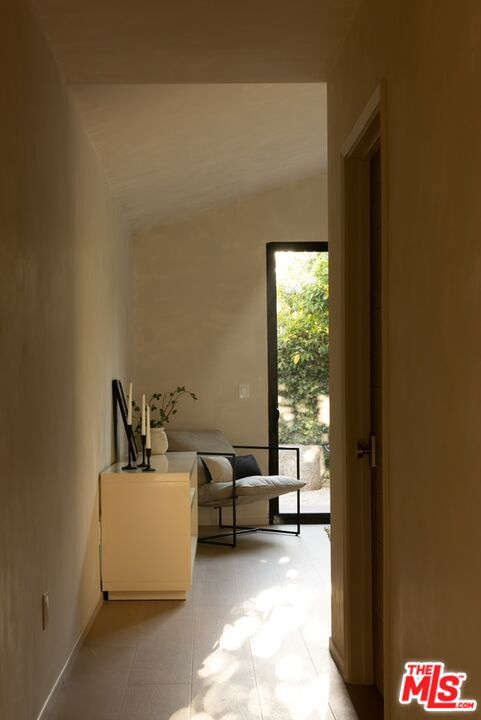 7907 Croydon Avenue, Los Angeles CA: https://media.crmls.org/mediaz/54e2f5c6-d30b-46a5-82d9-a25a6f1bdce4.jpg