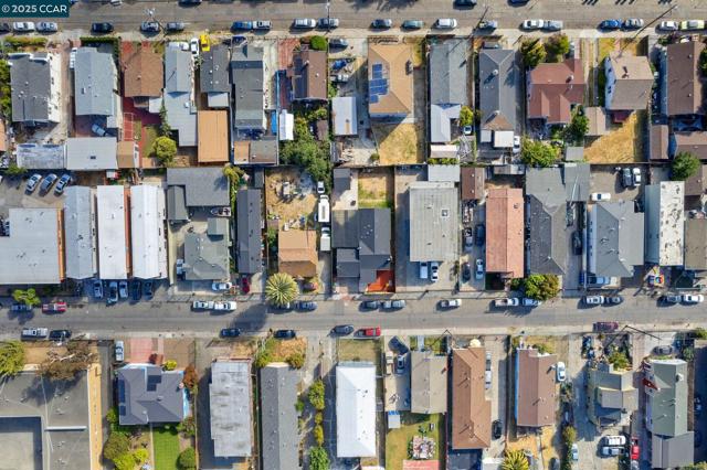 7447 Lockwood St, Oakland CA: https://media.crmls.org/mediaz/54e336d2-6d18-402c-ad5e-53ce3159a068.jpg