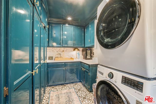 4426 Auckland Avenue, Toluca Lake CA: https://media.crmls.org/mediaz/54e36ef9-ea36-4891-a42e-9aa668a623e8.jpg