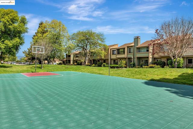 1160 Marianas Ln, Alameda CA: https://media.crmls.org/mediaz/54e399e8-d378-4c92-9498-5de45bbad258.jpg