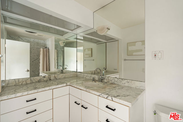 6400 Pacific Avenue, Playa del Rey CA: https://media.crmls.org/mediaz/54e3c664-b07d-4516-b17a-a7fe660d3e55.jpg