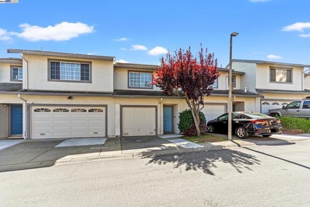 446 Bayview Cir, San Francisco CA: https://media.crmls.org/mediaz/54e3c668-96dc-468a-9c56-e04c4d5da39d.jpg