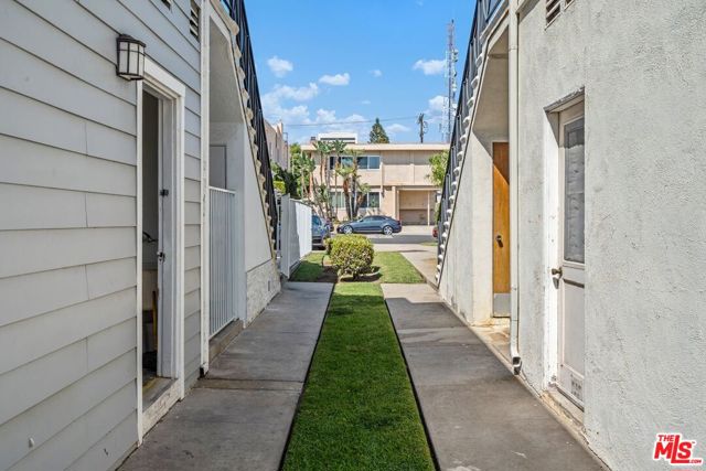 1657 Colby Avenue, Los Angeles CA: https://media.crmls.org/mediaz/54e41251-5691-4c06-9270-b694b0415d05.jpg