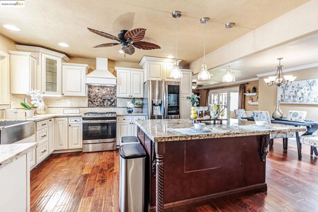 212 Matsqui Rd, Antioch CA: https://media.crmls.org/mediaz/54e45a39-6532-4983-89b2-b5905c75d675.jpg