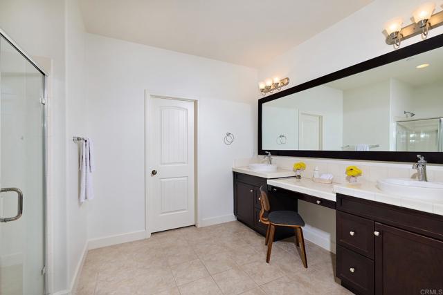 Detail Gallery Image 19 of 37 For 219 Flores Ln, Vista,  CA 92083 - 4 Beds | 2/1 Baths