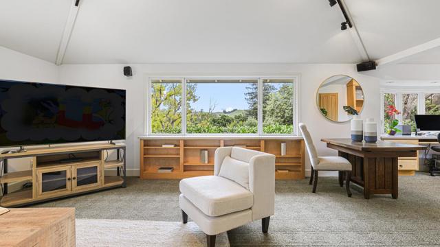 161 E Floresta Way, Portola Valley CA: https://media.crmls.org/mediaz/54e553ca-a146-4295-bc9d-ece2823db931.jpg