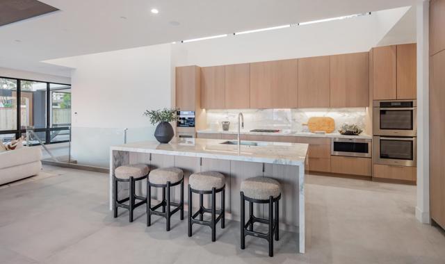 722 Amphitheatre Dr, Del Mar CA: https://media.crmls.org/mediaz/54e5890f-c7ed-4542-aad9-5bfb6d70331b.jpg