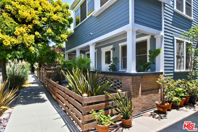 224 Horizon Avenue, Venice CA: https://media.crmls.org/mediaz/54e5963e-692a-412b-b02f-42e894f7c39d.jpg