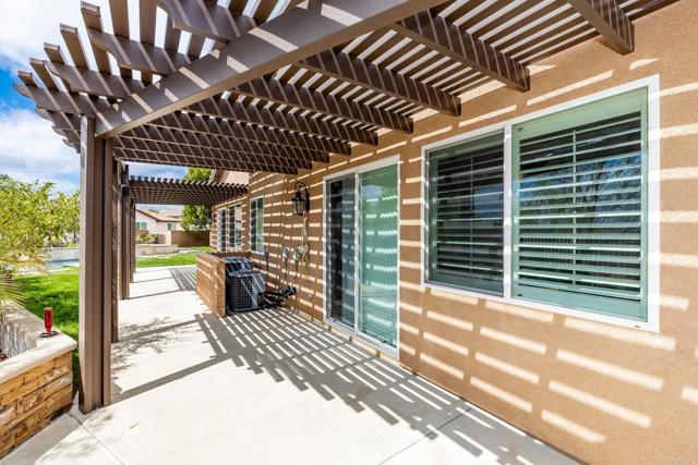 25111 Cedar Ridge Court, Wildomar CA: https://media.crmls.org/mediaz/54e5d515-80ce-4f26-ad63-0cbf7d3959d9.jpg