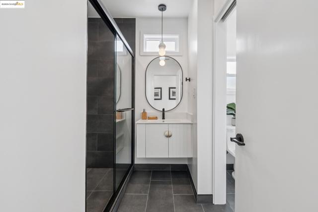 1207 Cedar St, Berkeley CA: https://media.crmls.org/mediaz/54e5f187-1d1a-4c06-9462-8983cf8932c8.jpg