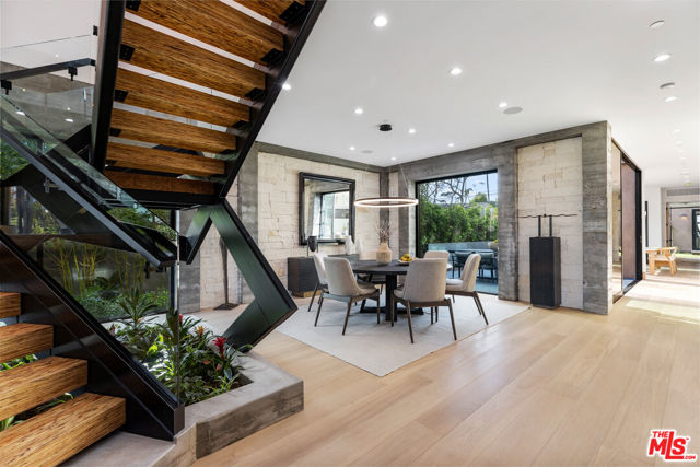 1011 Georgina Avenue, Santa Monica CA: https://media.crmls.org/mediaz/54e726f6-58aa-4ea1-84d9-7a378889021b.jpg