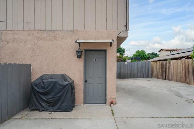 8713 15 Central Way, Spring Valley CA: https://media.crmls.org/mediaz/54e7b636-2a50-46f5-9790-d091920ab743.jpg