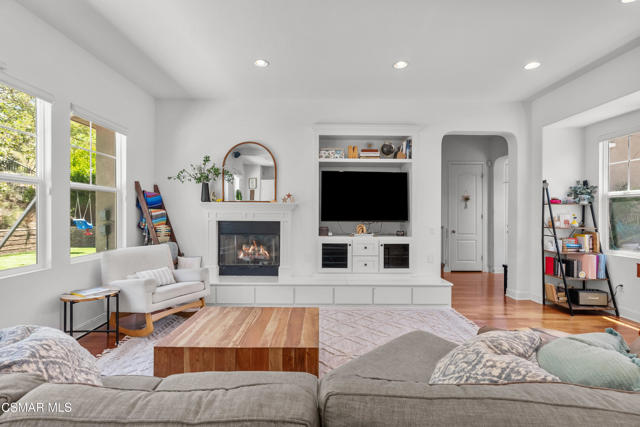 1729 Bluesage Court, Simi Valley CA: https://media.crmls.org/mediaz/54e7b78a-b4e0-4d4a-adf2-556079c64e0b.jpg