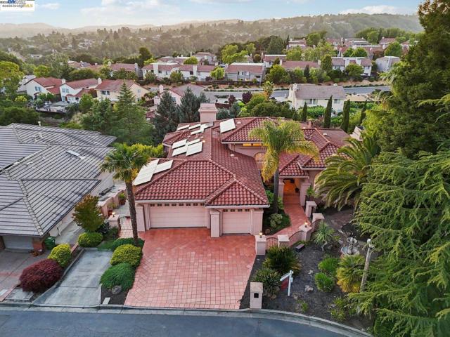 20340 Hunters Knls, Castro Valley CA: https://media.crmls.org/mediaz/54e7d80b-ef8d-4e63-9e02-a76ecc96dad1.jpg