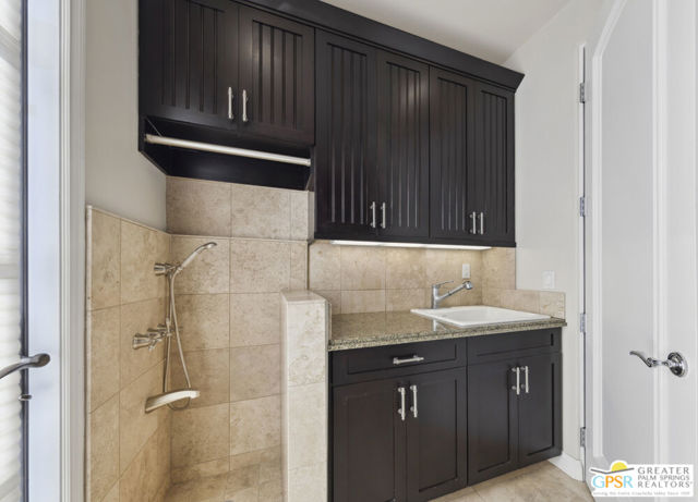 27 Cassis Circle, Rancho Mirage CA: https://media.crmls.org/mediaz/54e80d48-3bf7-4718-af43-7c1bf85d570c.jpg
