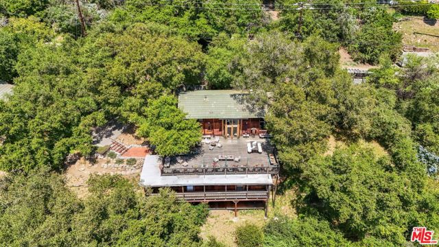 20730 Hillside Drive, Topanga CA: https://media.crmls.org/mediaz/54e8452d-1b15-44c1-8e19-28efd6c792d2.jpg