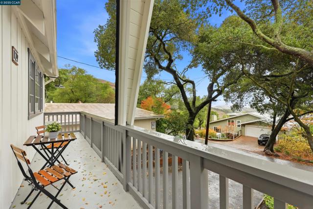 129 Spring Rd, Orinda CA: https://media.crmls.org/mediaz/54e84682-75ca-4f20-8174-eb6926ef7d5c.jpg