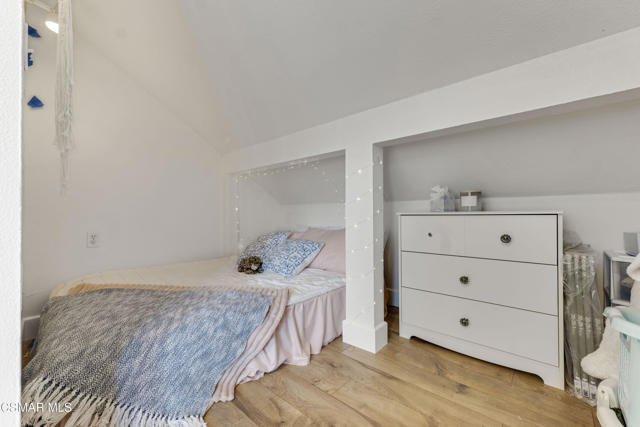 5757 Lake Lindero Drive, Agoura Hills CA: https://media.crmls.org/mediaz/54e8ac28-d4ab-414f-8834-df0c3737c265.jpg