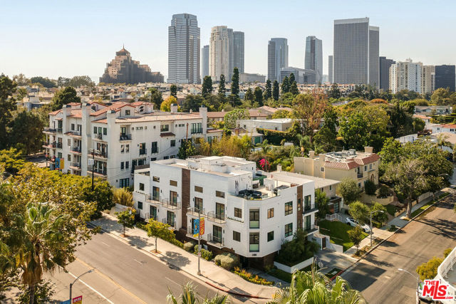 1333 Beverly Green Drive, Los Angeles CA: https://media.crmls.org/mediaz/54e8b555-25d0-47d7-b6e8-018e1bb69e88.jpg