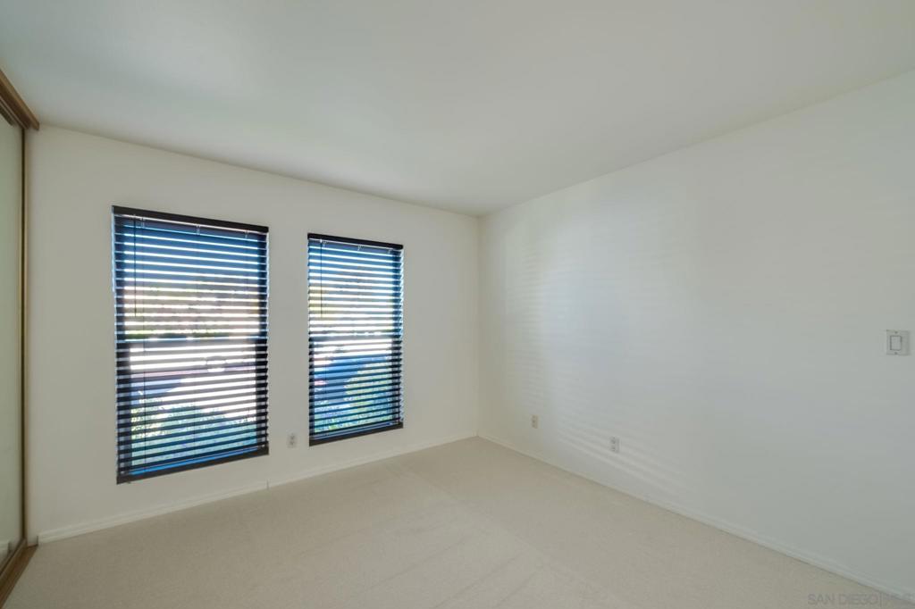 https://media.crmls.org/mediaz/54e912fe-f6d8-4dab-97cd-37325115e2cd.jpg?preset=X-Large