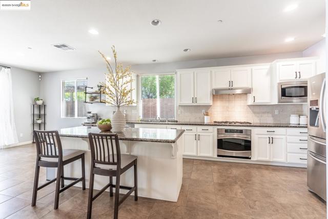 719 Monte Verde Ln, Brentwood CA: https://media.crmls.org/mediaz/54e9132c-fd5c-4f04-b39e-f103aed5535c.jpg