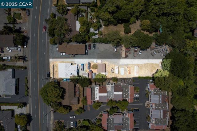 4825 San Pablo Dam Rd, El Sobrante CA: https://media.crmls.org/mediaz/54e9d29f-3344-4a62-9bf6-7fe681d7c95d.jpg