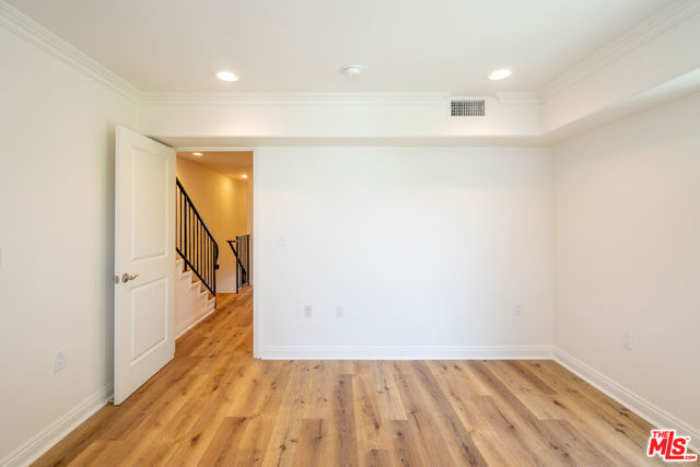 1529 S BEVERLY Drive, Los Angeles CA: https://media.crmls.org/mediaz/54ea4fe4-c1f2-4084-b1d9-d02835a9cd40.jpg