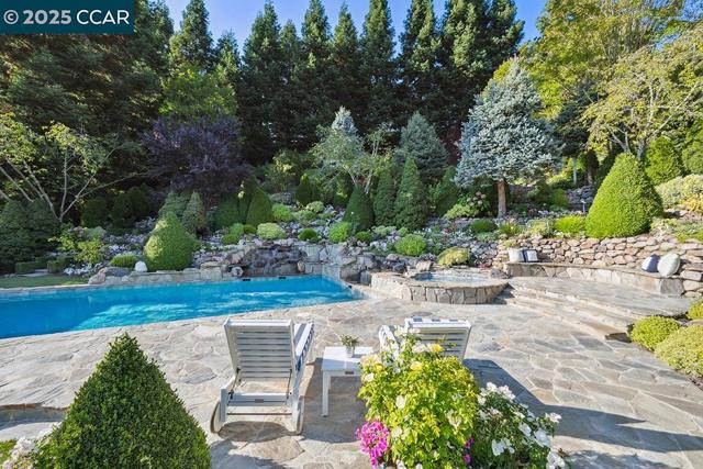 231 Sundown Ter, Orinda CA: https://media.crmls.org/mediaz/54ea9ed7-f1c0-4aaa-b62e-50bc2e854074.jpg