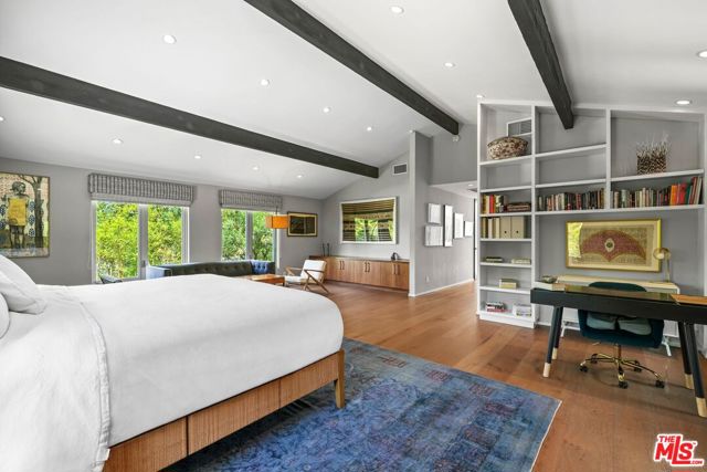 7712 Chandelle Place, Los Angeles CA: https://media.crmls.org/mediaz/54eac9c9-0848-482c-b758-1a811cfca42e.jpg