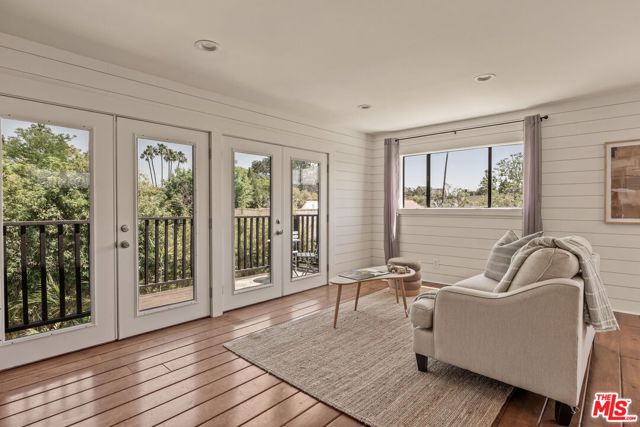 571 N Cahuenga Boulevard, Los Angeles CA: https://media.crmls.org/mediaz/54eafb13-b4e5-439b-bc85-3408834d6bcb.jpg