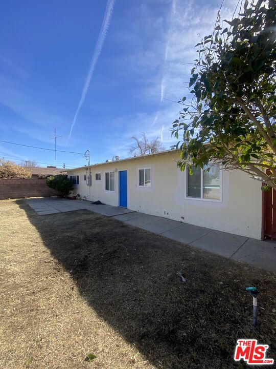 639 E Avenue J, Lancaster CA: https://media.crmls.org/mediaz/54eb9325-1c4a-4610-a6a2-31646a261685.jpg