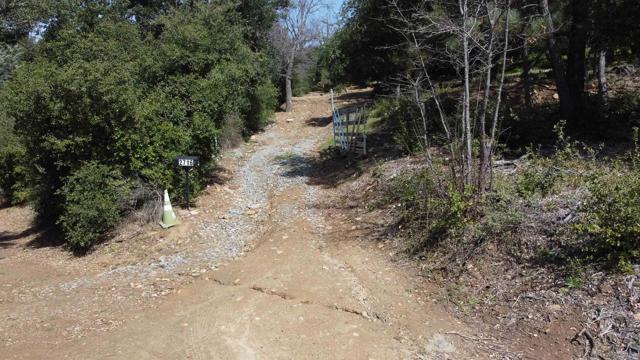 2716 Payson Dr, Julian CA: https://media.crmls.org/mediaz/54ebe911-126b-450d-9d9c-b592a136f369.jpg